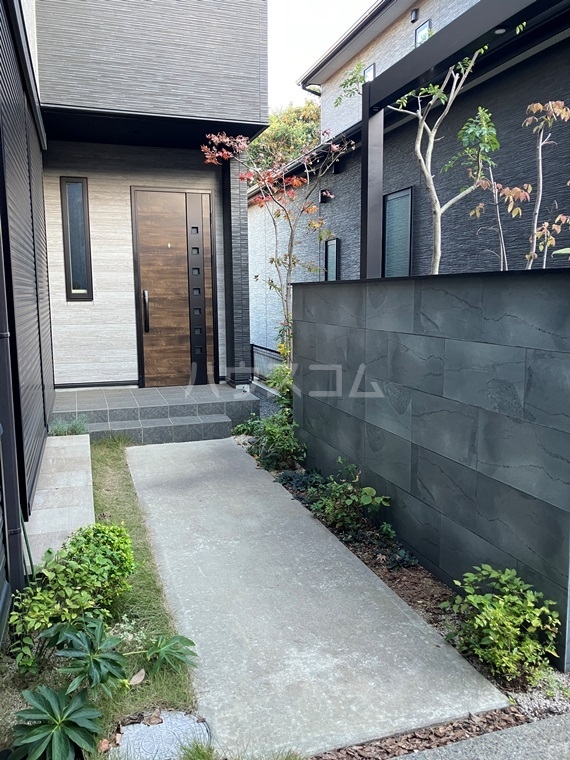 2/4 エントランス