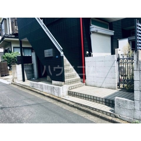 24/28 エントランス