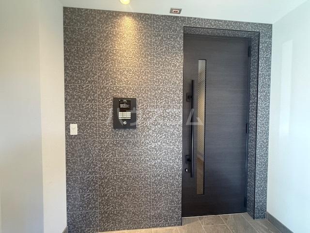 21/30 エントランス