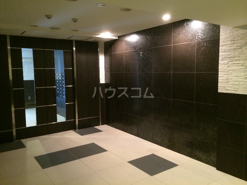 25/30 エントランス