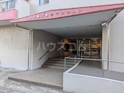 28/30 エントランス