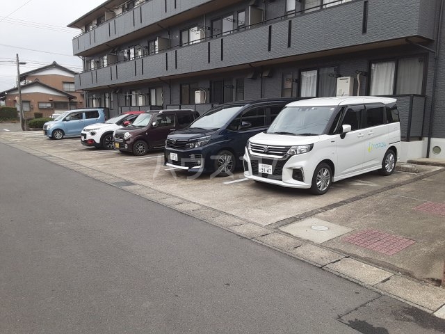 22/27 駐車場