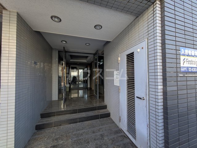 18/28 エントランス