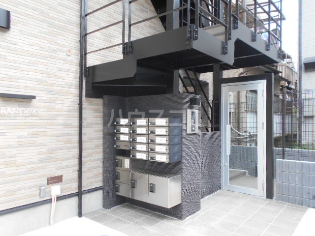 21/27 エントランス