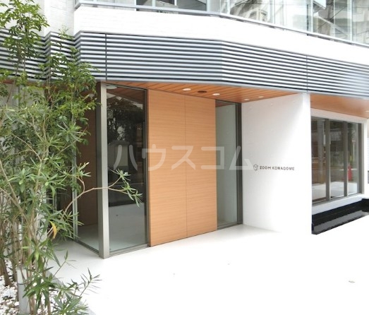 25/30 エントランス