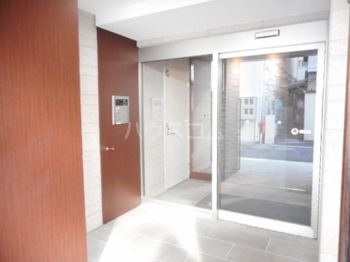 18/28 エントランス