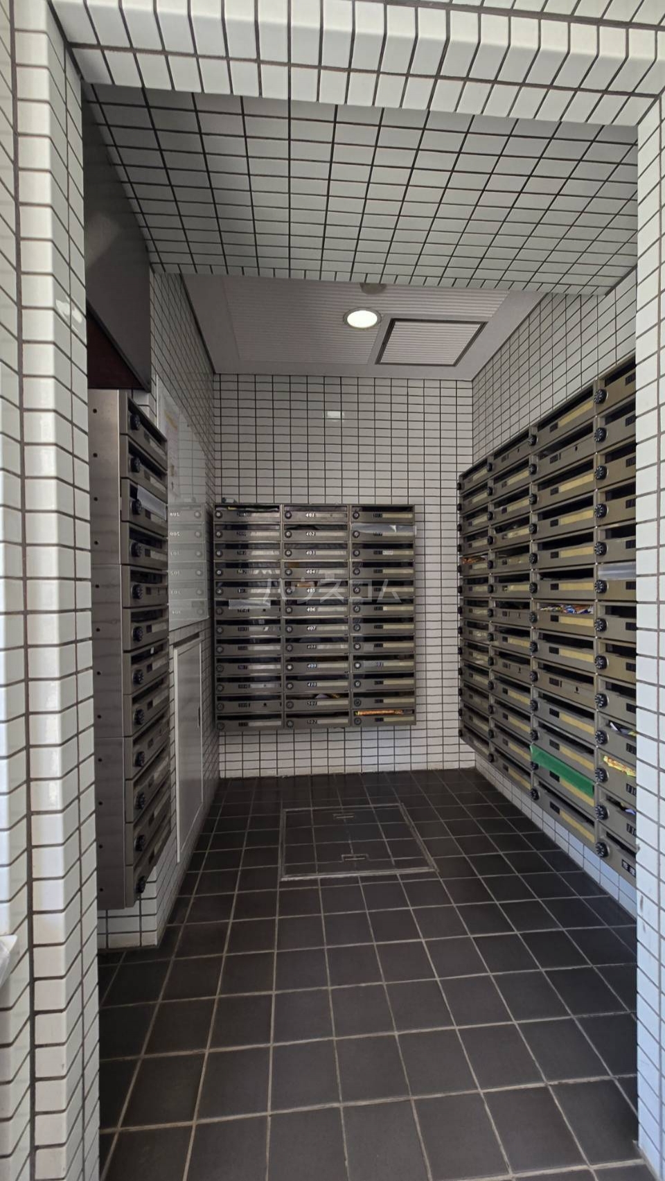 28/30 エントランス