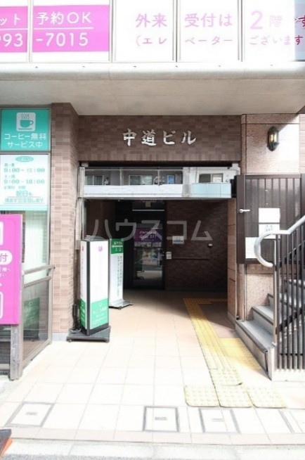 18/28 エントランス