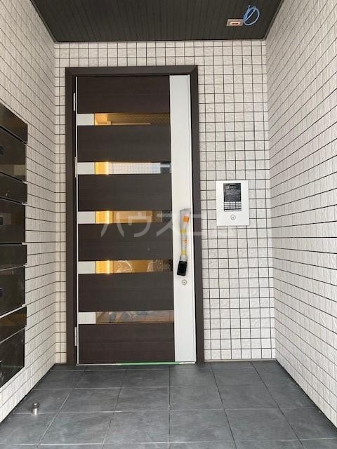 20/21 エントランス