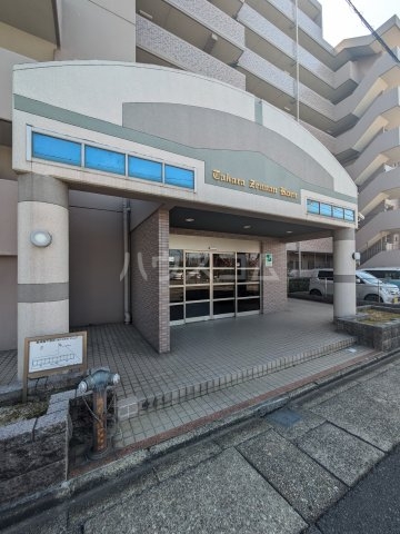 25/30 エントランス