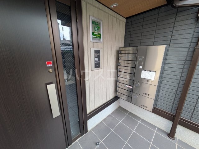 28/30 エントランス