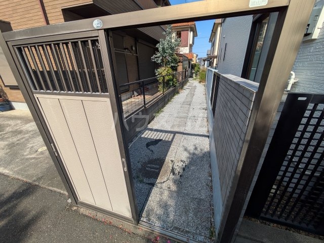 27/30 エントランス