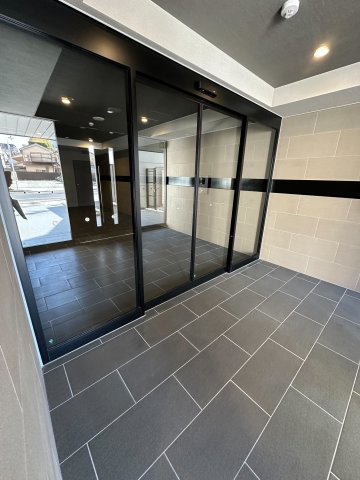 27/30 エントランス