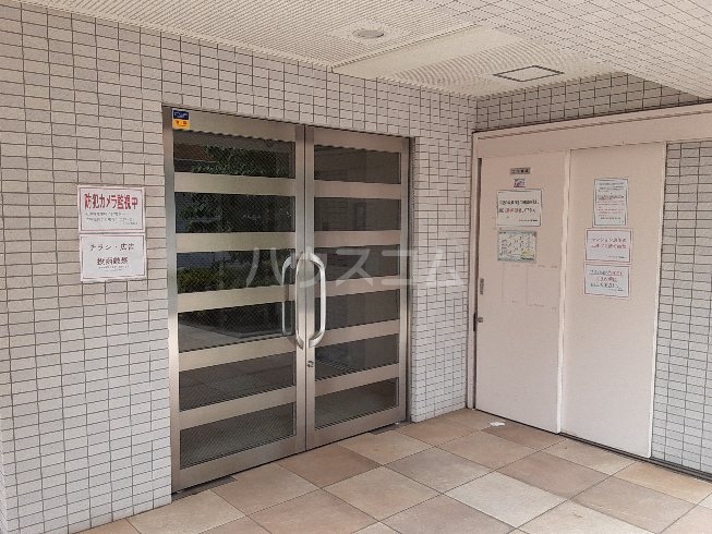 21/30 エントランス