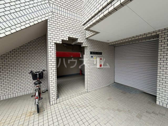 21/29 エントランス