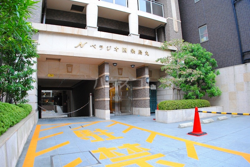 14/18 エントランス