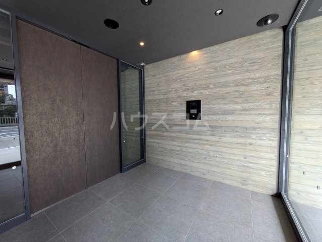 23/30 エントランス