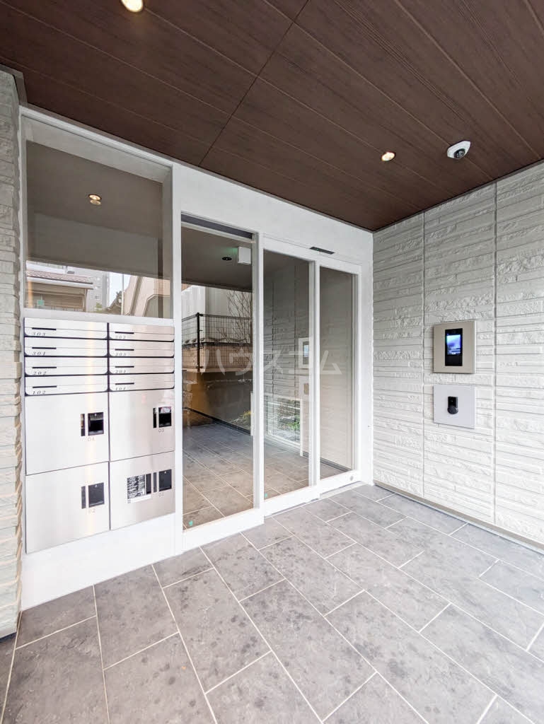 15/23 エントランス