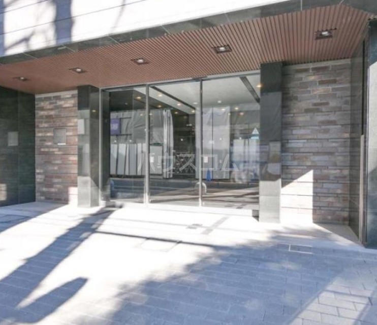 21/30 エントランス