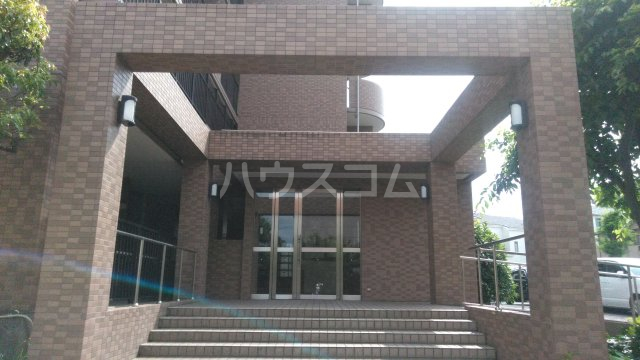 28/30 エントランス