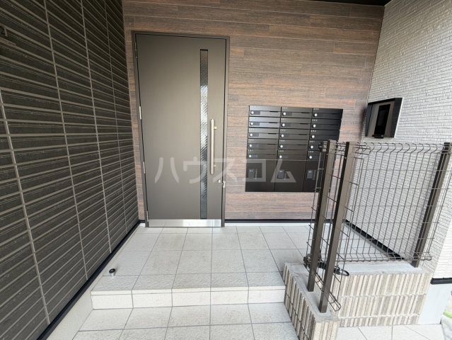 28/30 エントランス