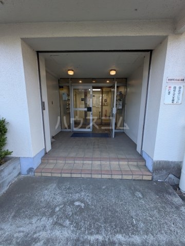 20/30 エントランス