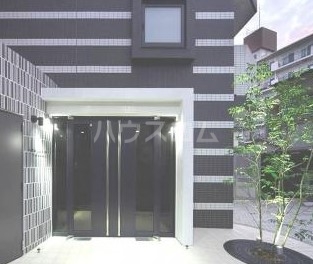 18/21 エントランス