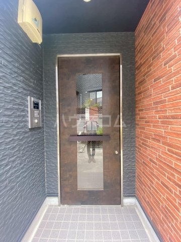 21/30 エントランス