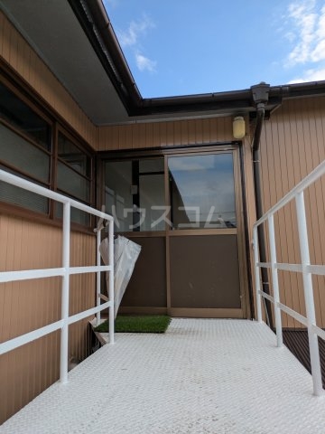 19/27 エントランス