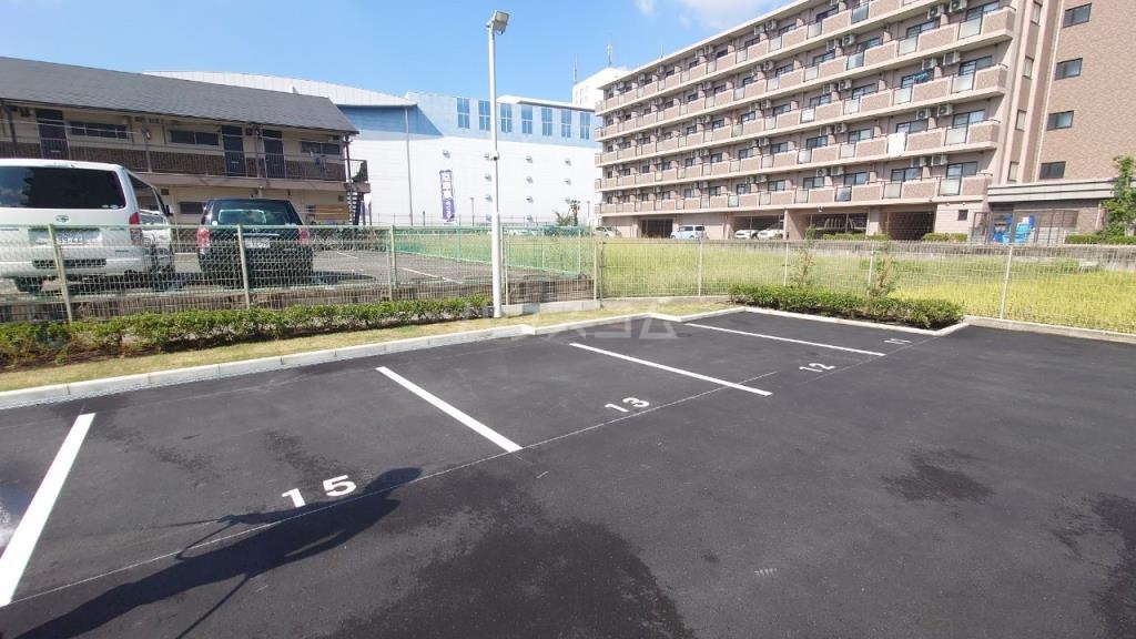 16/16 駐車場