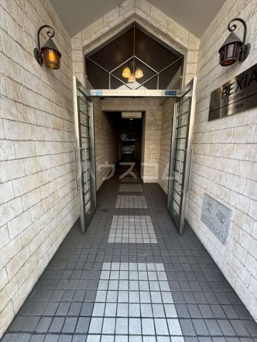 28/30 エントランス