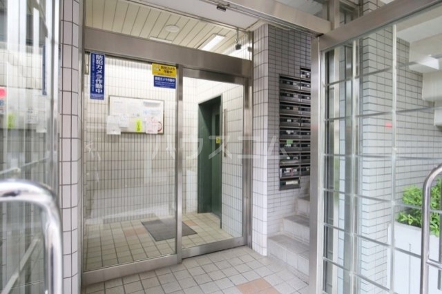 18/23 エントランス