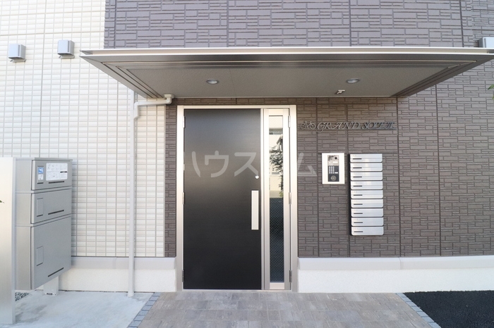 16/17 エントランス