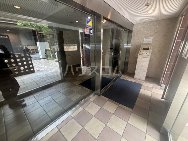 28/30 エントランス