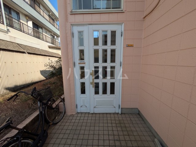 18/26 エントランス