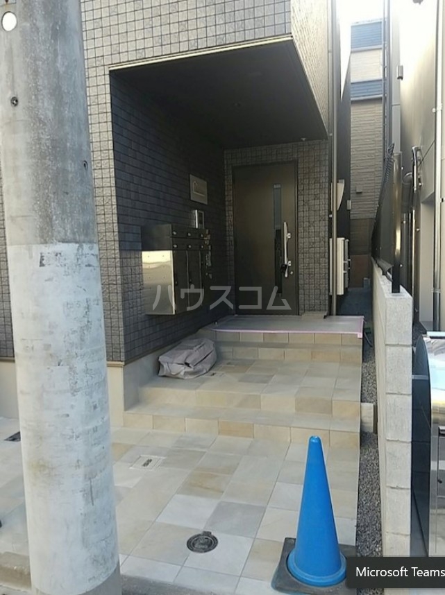 21/23 エントランス