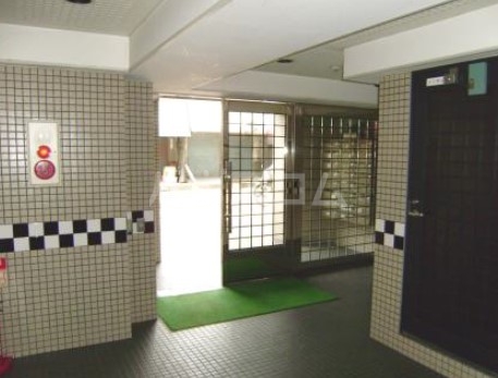 24/30 エントランス