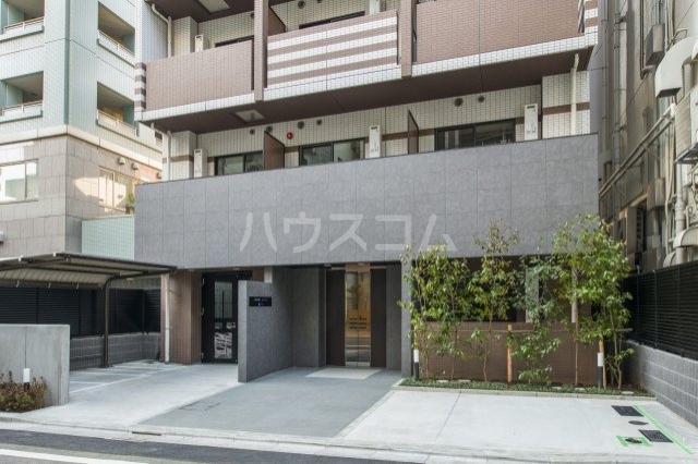 18/27 エントランス