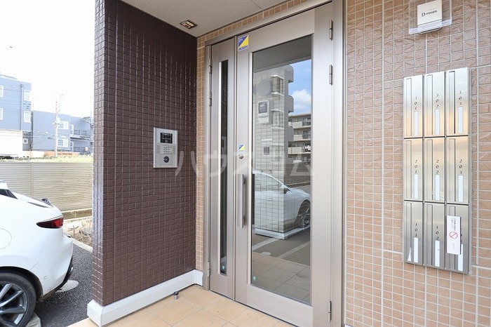 13/16 エントランス