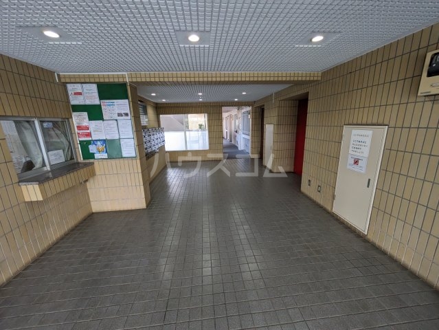 27/30 エントランス