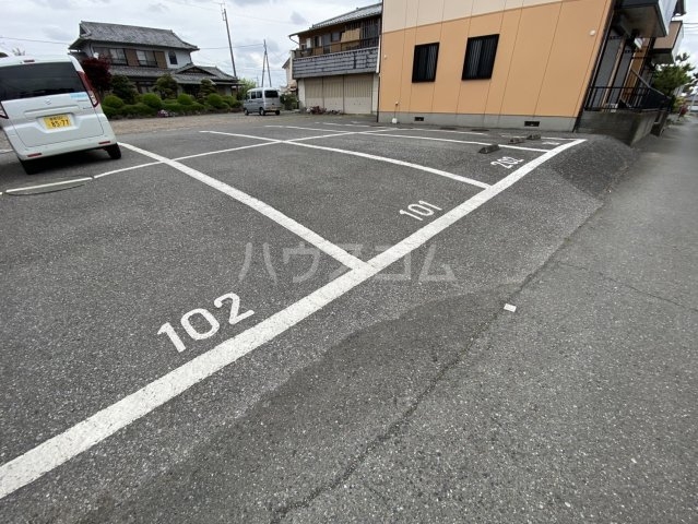 27/30 駐車場