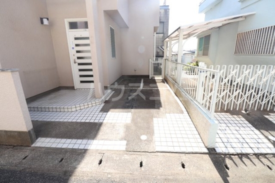 25/29 エントランス