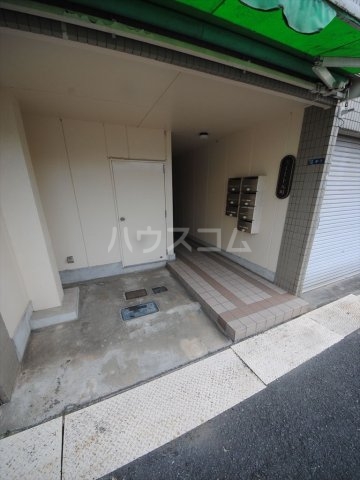 18/28 エントランス