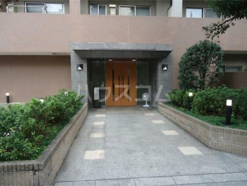 16/25 エントランス