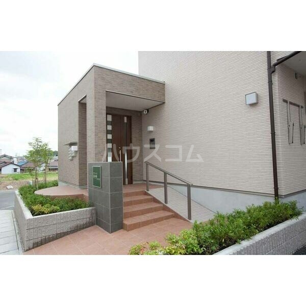 28/30 エントランス