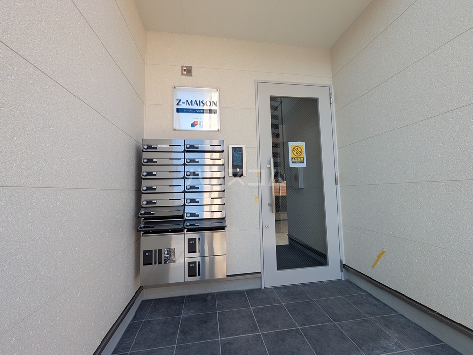 16/27 エントランス