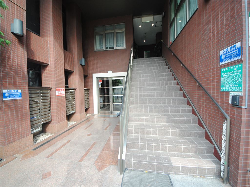 22/28 エントランス