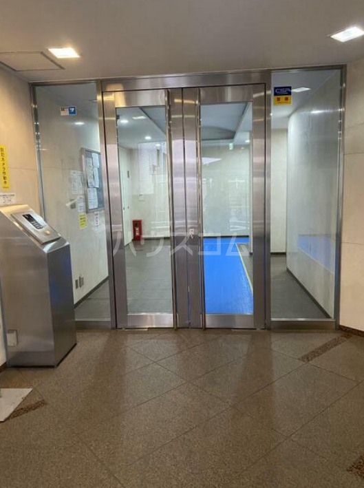 23/25 エントランス