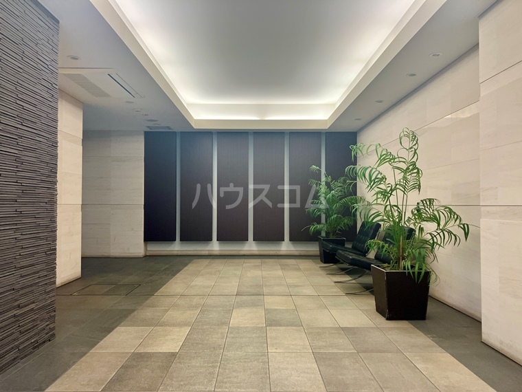 18/19 エントランス