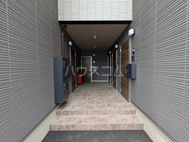 18/26 エントランス